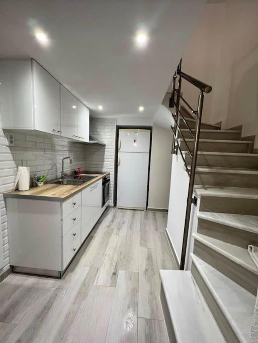 Chris Apartment With Loft Preveza Exterior foto